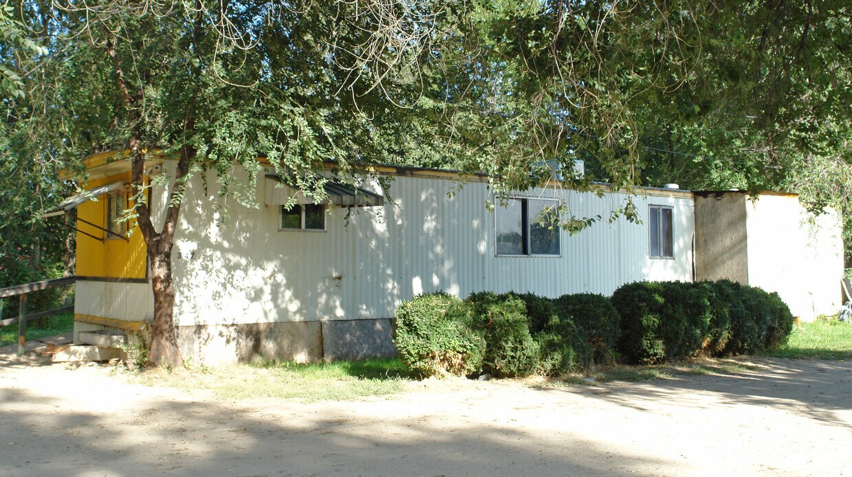 Building Photo - 331 1st St N