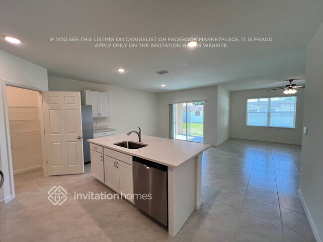 Building Photo - 546 SW Prima Vista Blvd