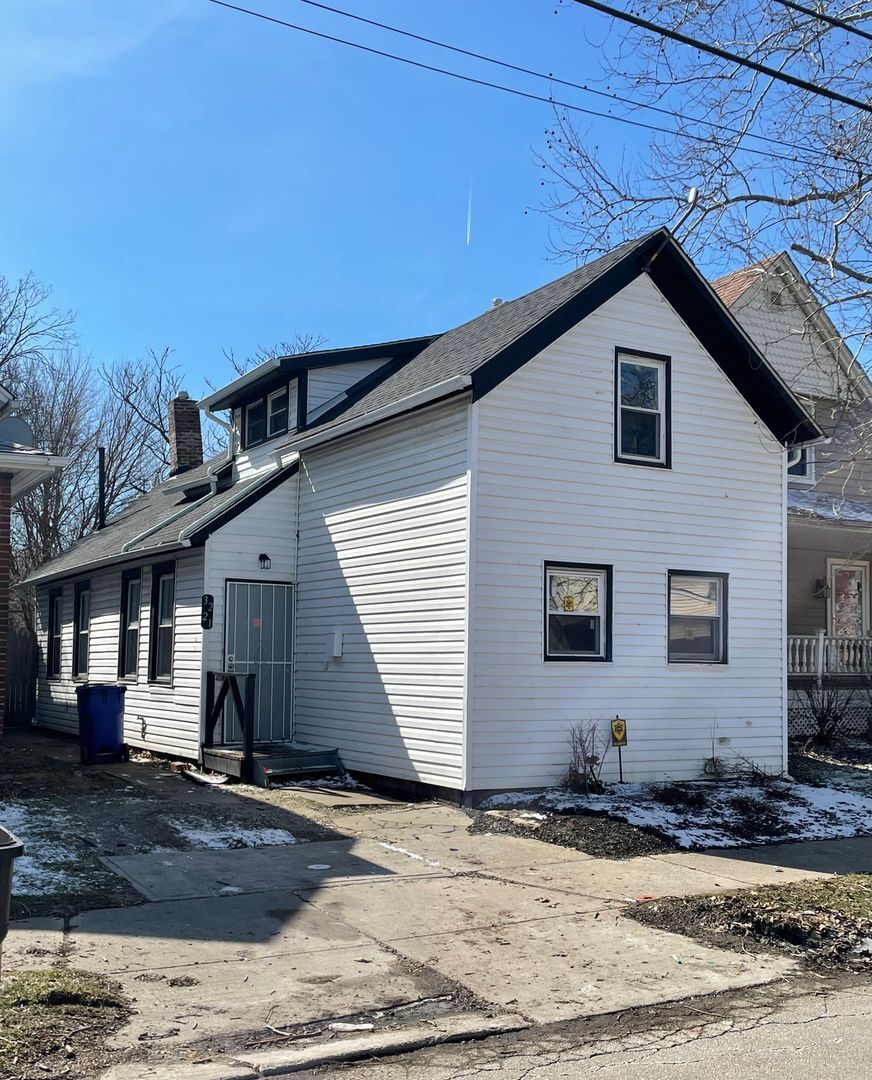 3221 Trowbridge Ave Cleveland, OH 44109 – photo 1