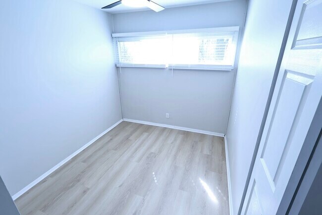 Foto del edificio - 1859 Delia Ave