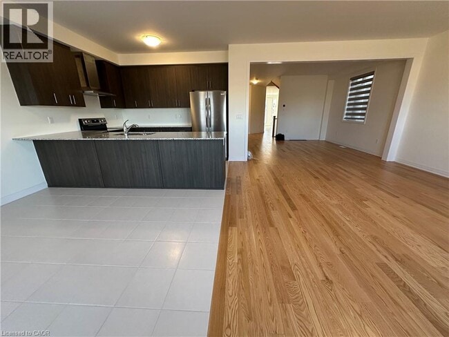 Building Photo - 884 Douro St