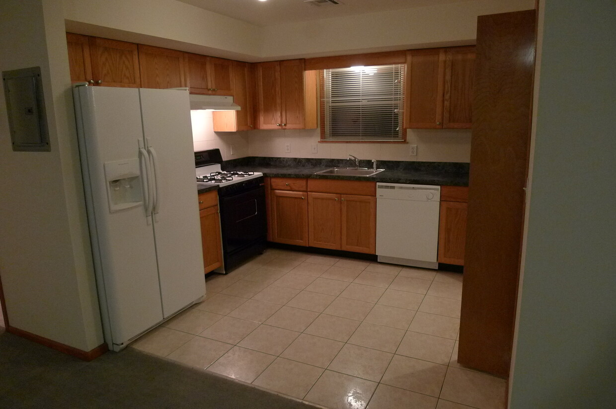 Full Kitchen - 37 Vesey St