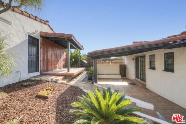 Foto del edificio - 2634 Lakewood Ave N