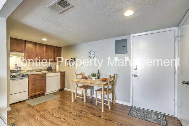 Building Photo - Coming Soon! One Bedroom One Bath in Clift...