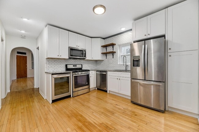 Photo - 2520 W Cortez St Apartment