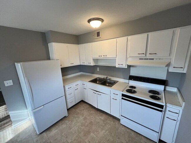 Foto del edificio - 2219 Rockford Ln