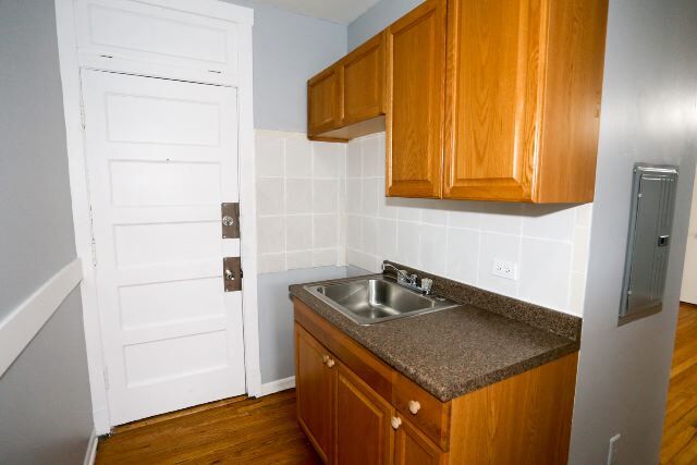 Building Photo - 3259 W Wrightwood Ave