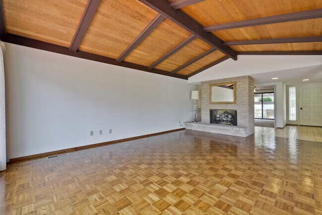 Foto del edificio - Wow! What a Great Home! Available Soon!