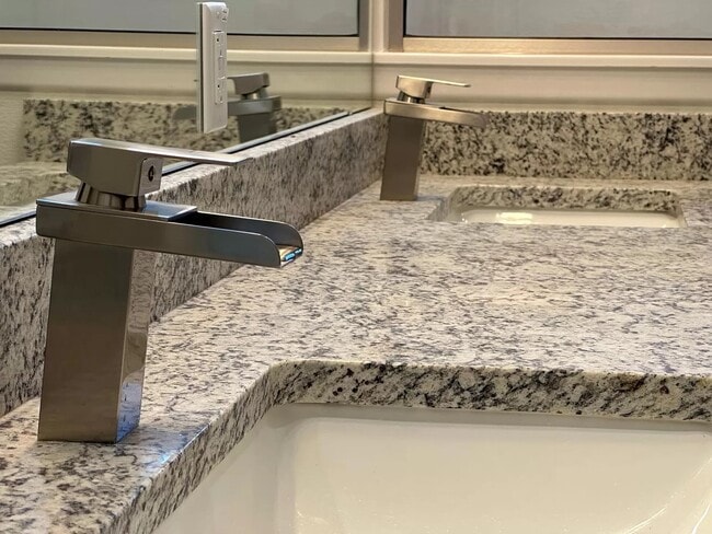 Building Photo - 706 Tower Mill Ct