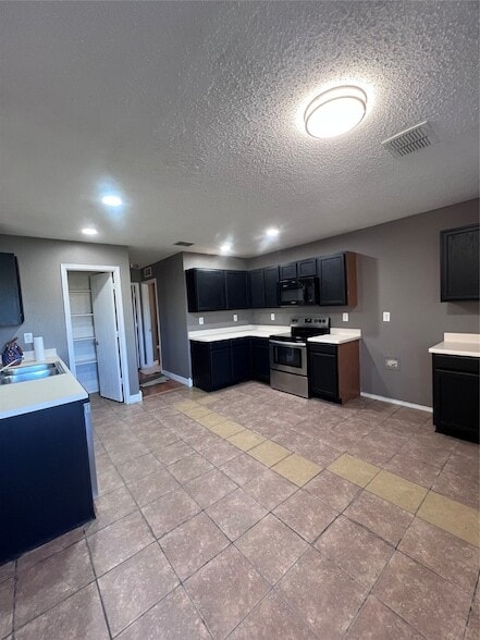 Building Photo - 512 Magdalen Ave