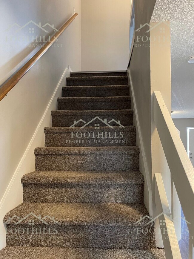 Foto del edificio - 2-Bedroom Home with Fenced Backyard and Ap...