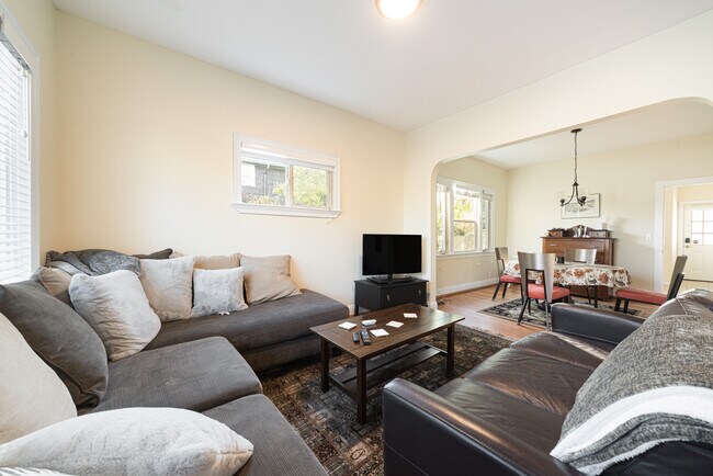 Sala de estar - 8609 55th Ave S