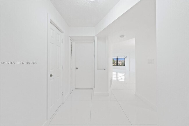 Building Photo - 18900 NE 14th Ave