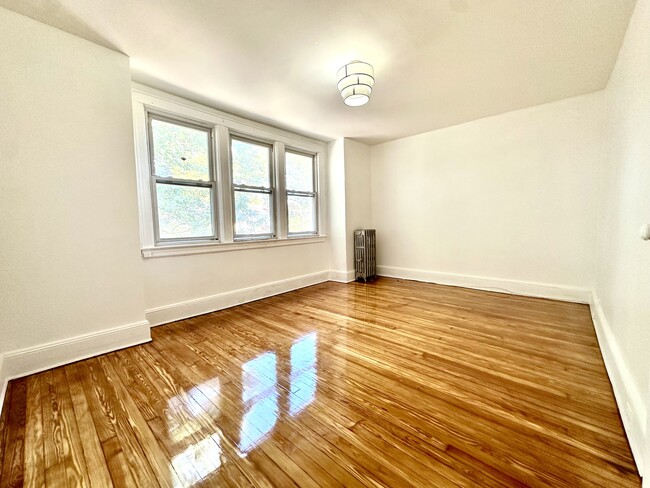 Foto del edificio - 69-29-29 67th Pl