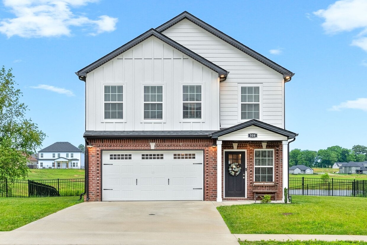 Foto principal - Stocked Pond, Walking Trails and More!!