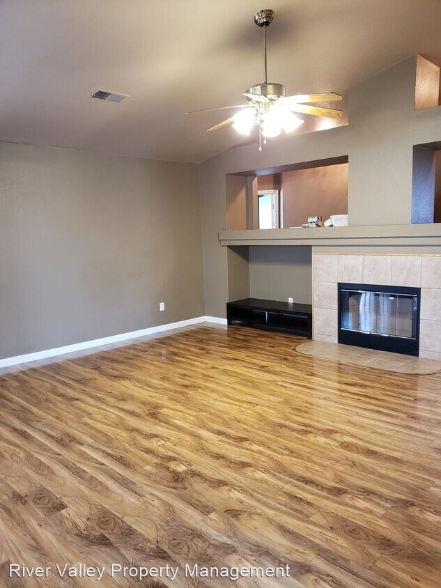 Building Photo - 4 br, 2 bath House - 8658 Irish Moss Ct.