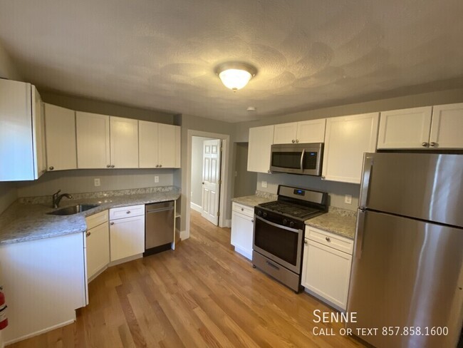 Foto del edificio - Renovated 2-Bedroom in Davis Square – In-U...