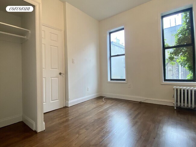 Building Photo - 213 E 4th St