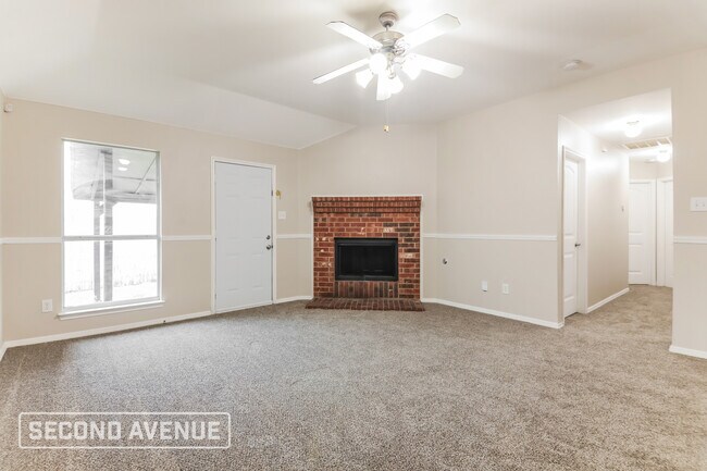 Foto del edificio - 3824 Clay Mathis Rd