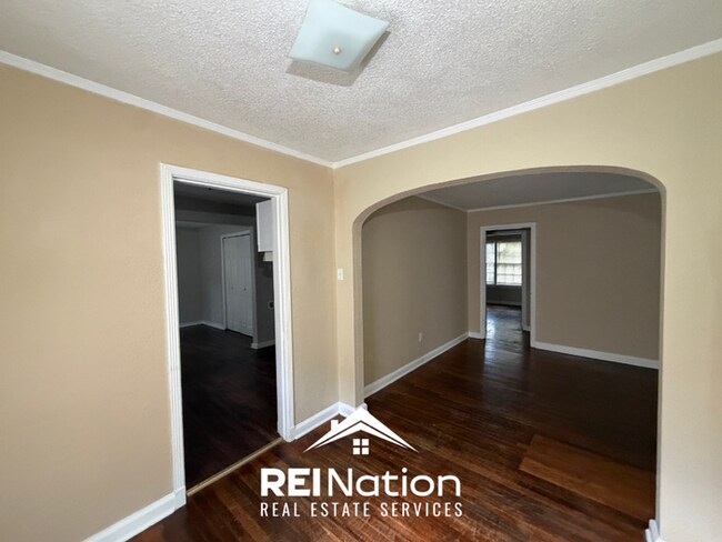 Foto del edificio - Move-In Ready 3 Bedroom Home on Spottswood - Large Fenced Backyard