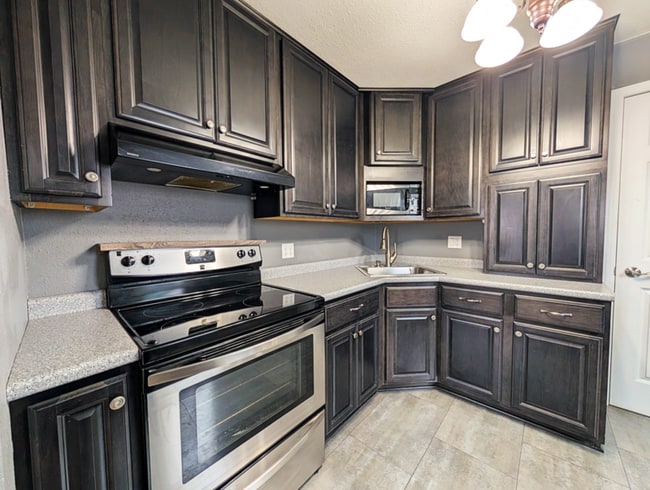 Building Photo - 1302 W Robinson St