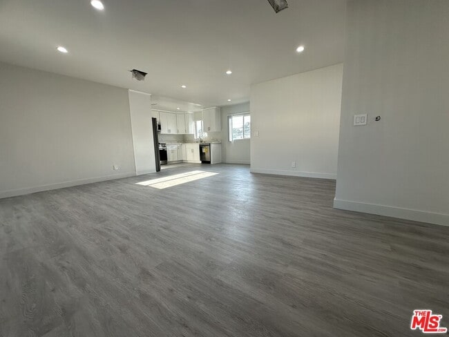 Building Photo - 1118 S Holt Ave