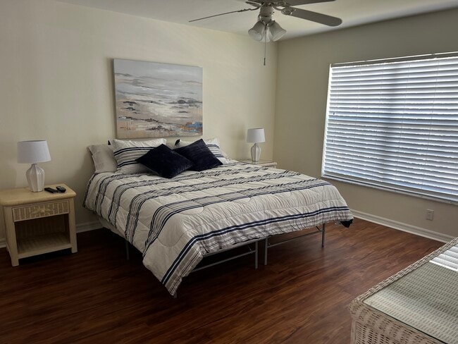 Building Photo - 9850 Costa Mesa Ln