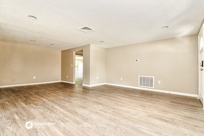 Building Photo - 7715 Cumber Dr