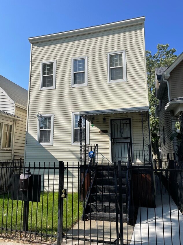 4904 W Gladys Ave Unit 1, Chicago, IL 60644 Apartment for Rent in