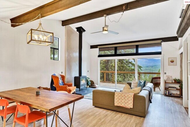 Foto del edificio - 275 Kelley Creek Rd