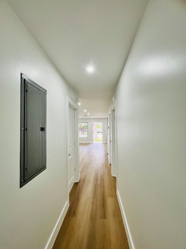 Photo - 1612 E River Dr House