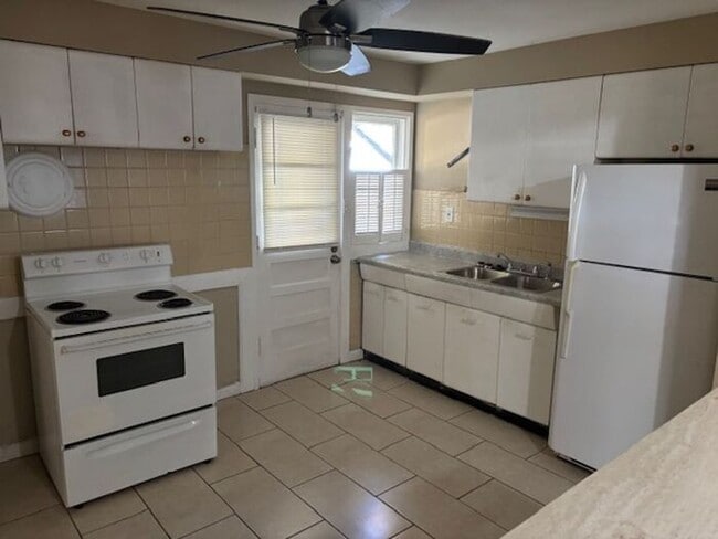 Building Photo - 3 Bedroom, 1 Bath Single Family Home