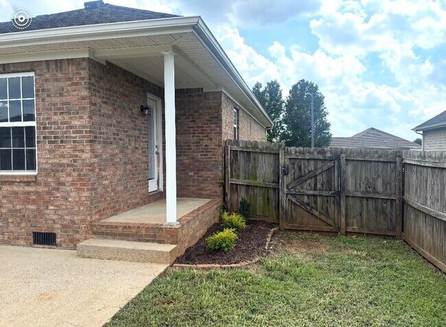 Foto del edificio - 3380 Fair Oaks Cir