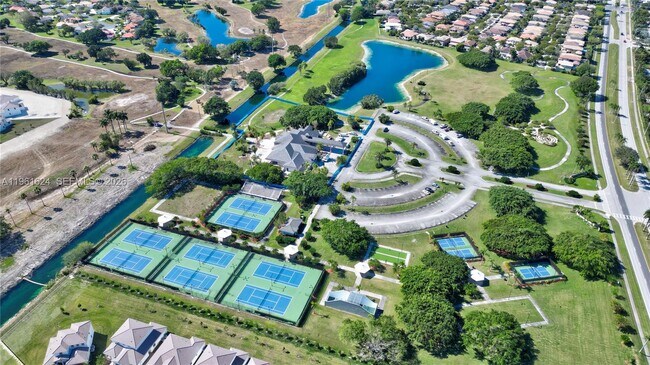 Building Photo - 2728 SE 24th Ct