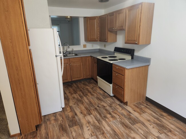 Kitchen - 139 Whitestown Vlg