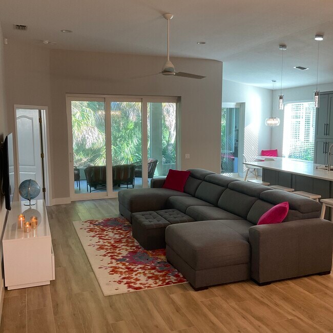 Foto del edificio - 8322 Whispering Woods Ct