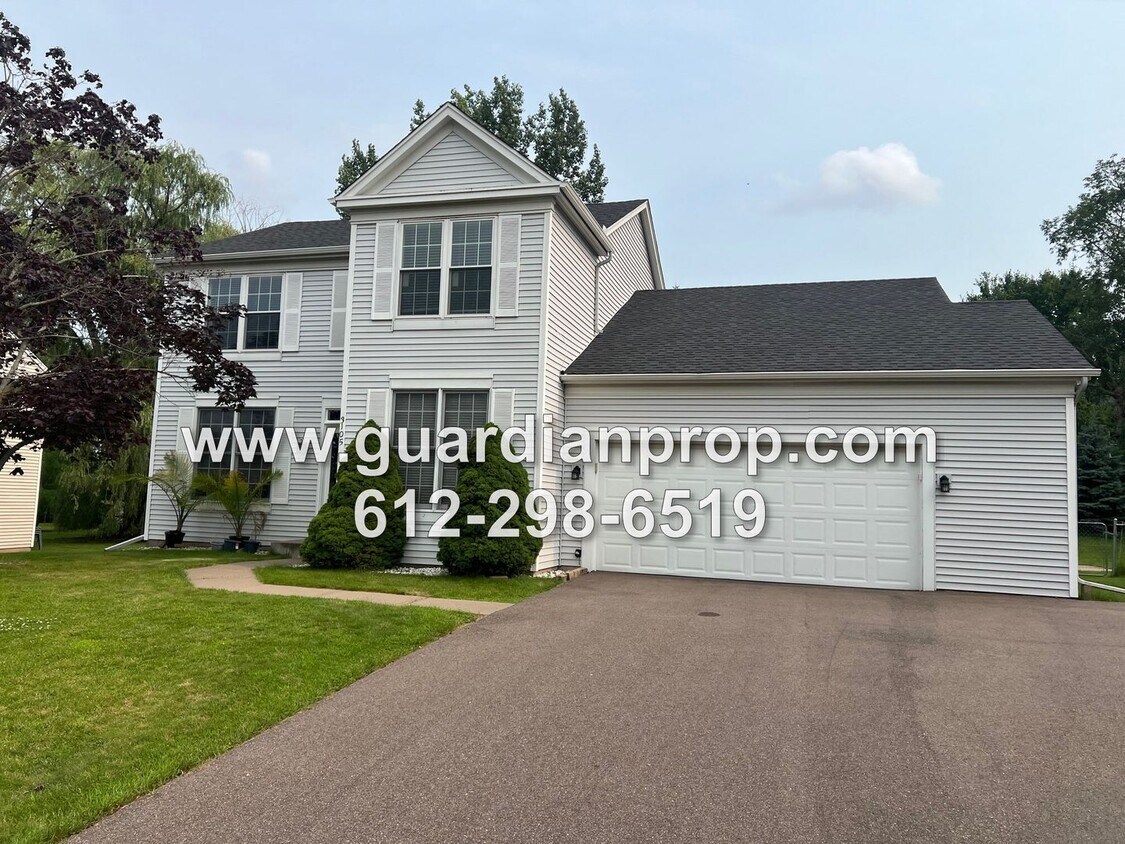 Primary Photo - Woodbury House Available Now, Gleaming Har...