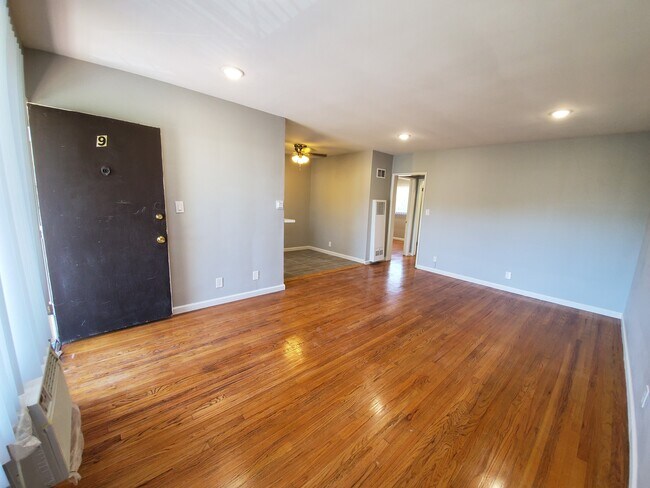 Building Photo - 1155 N Gardner St