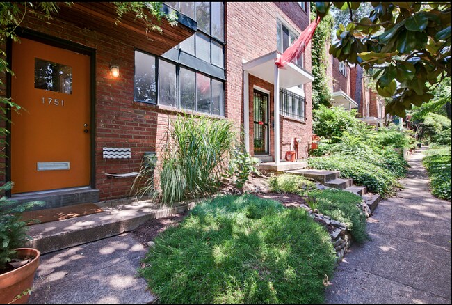 Foto del edificio - 1751 Harvard St NW