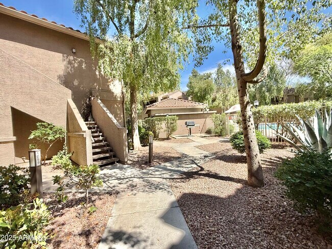 Foto del edificio - 15050 N Thompson Peak Pkwy