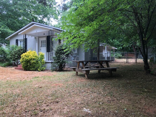 Building Photo - 2 Bed/1 Bath House just off Lexington Rd.