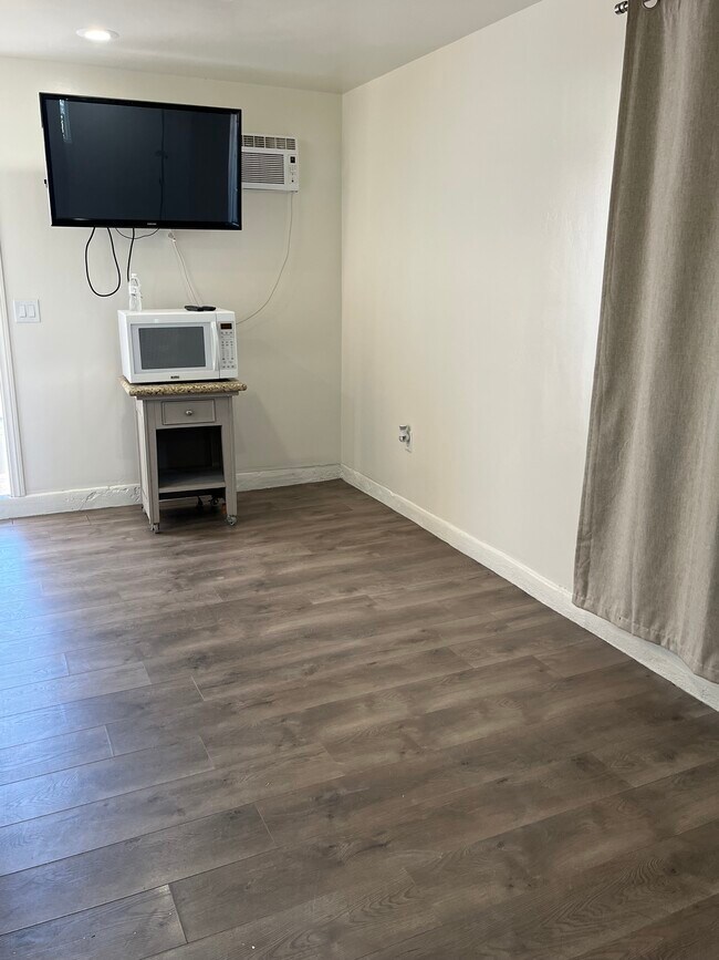 Living space from other side. - 124 N Drexel Ave