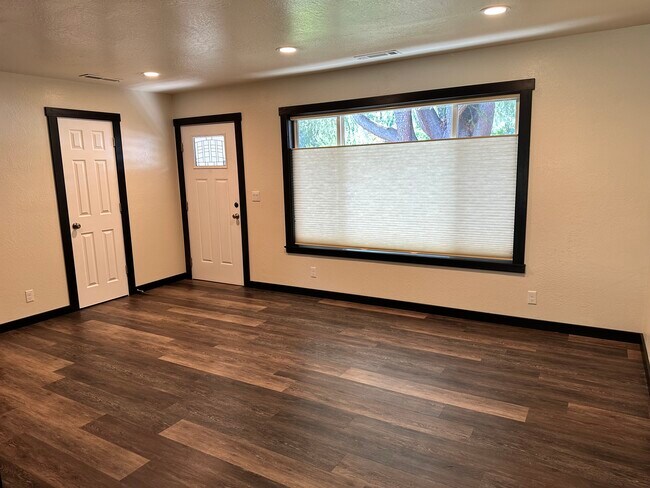 Sala de estar - 1061 SE Clarey Ave
