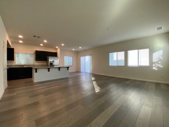 Foto del edificio - Beautiful 4 bedroom 2.5 bath home in Natomas!