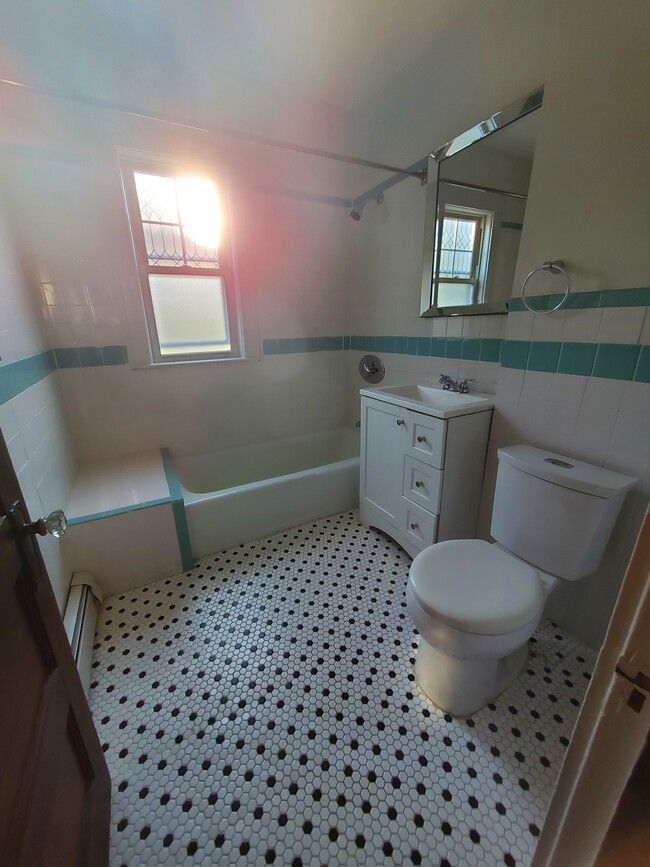 Building Photo - 50 Thorndike St