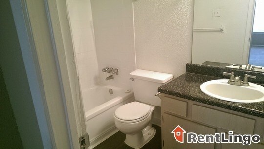 Foto principal - 7900 Locke Ln