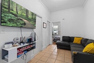 Building Photo - 86 Griffith St