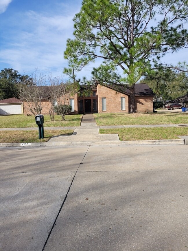 Building Photo - 2531 Turtle Creek Dr