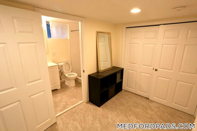 Building Photo - 124 Forest St