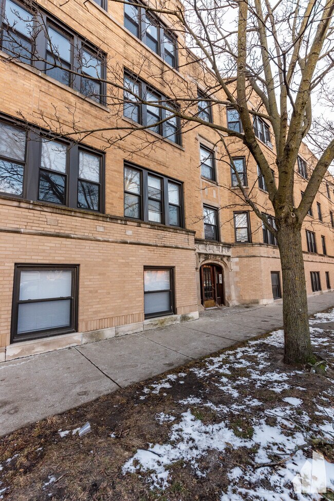 Building Photo - 4455 N Artesian Ave